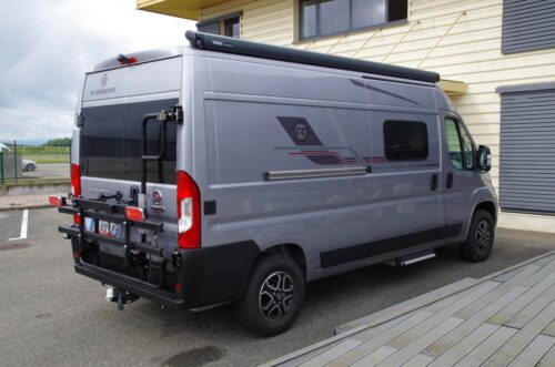 Porte-vélos pivotant pour fourgons VAN-BIKE 2 Porte-vélos VAN-BIKE 2 replié