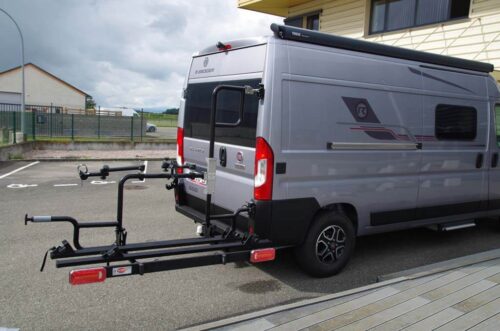 Porte-vélos pivotant pour fourgons VAN-BIKE 2 Porte-vélos pivotant pour fourgons VAN-BIKE 2 ouvert à plus de 90°