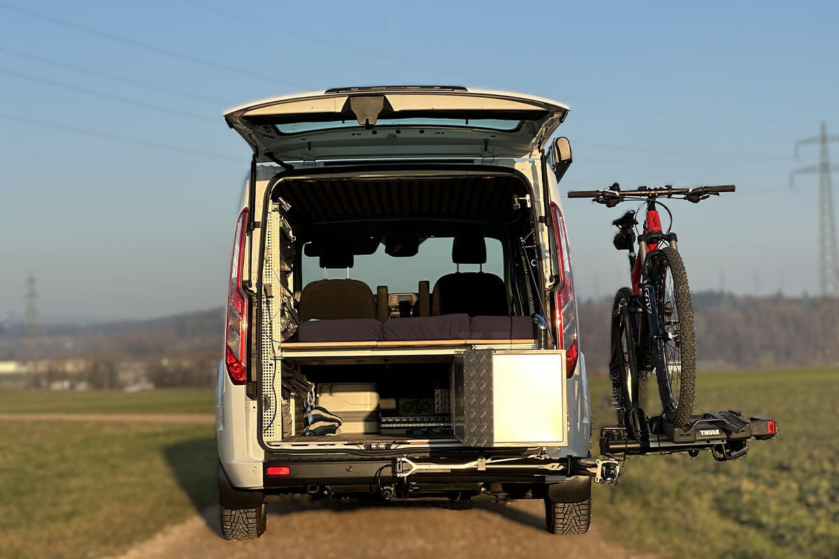 Bras pivotant SpaceMaker pour porte-vélos sur boule d’attelage