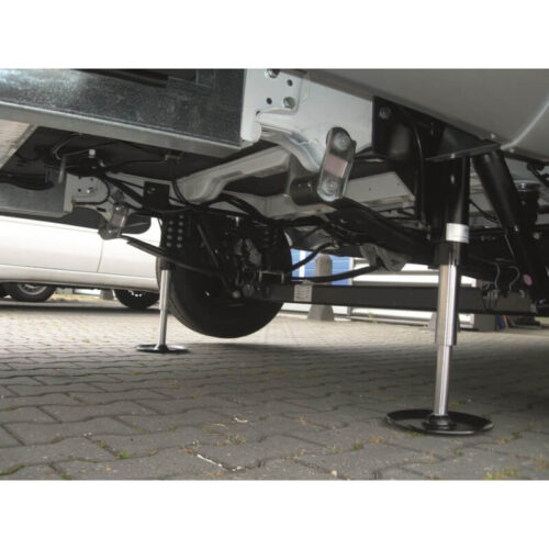 Vérins hydrauliques installés sous un camping-car