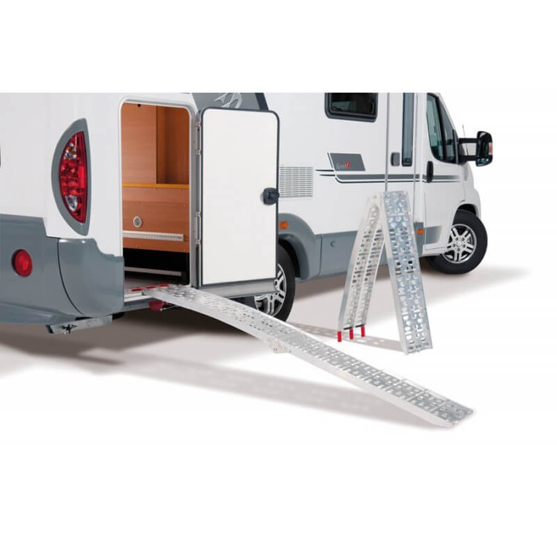 Rampe de chargement d'une moto ou d'un scooter dans un camping-car