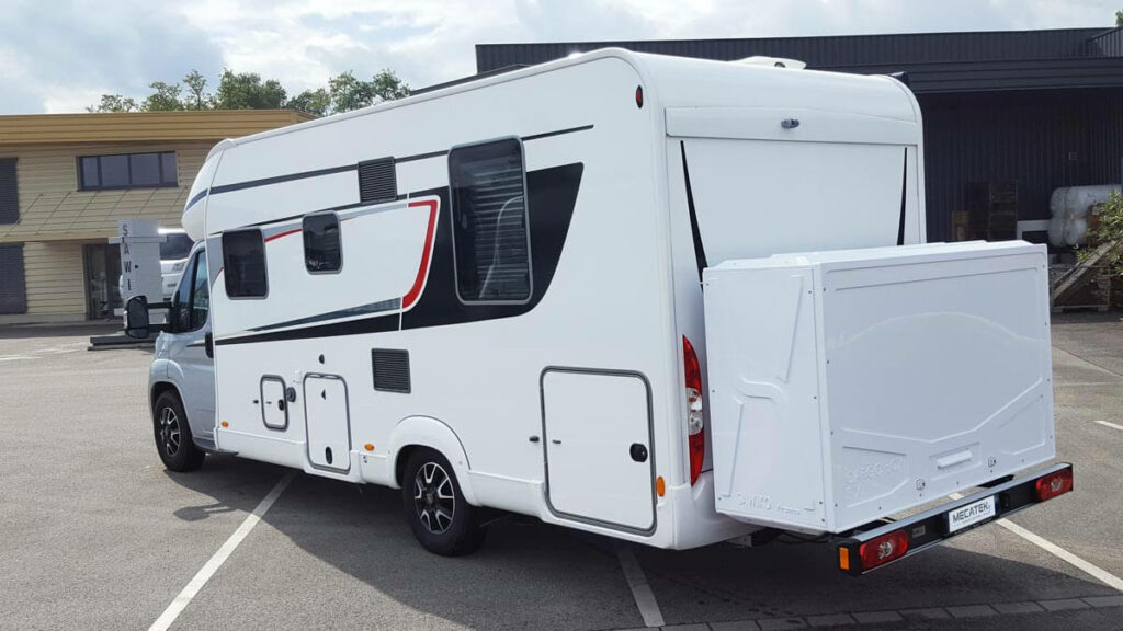 Once installed, the Cargo Box 3XL storage box saves space in your motorhome