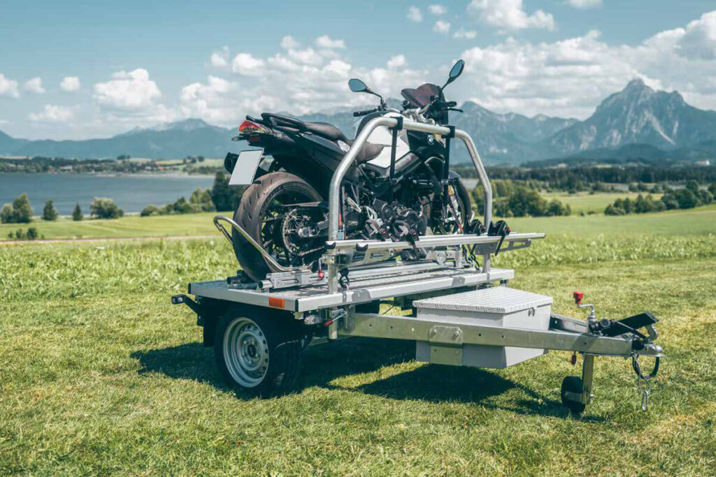 Wheely cross trailer loaded with a motorcycle