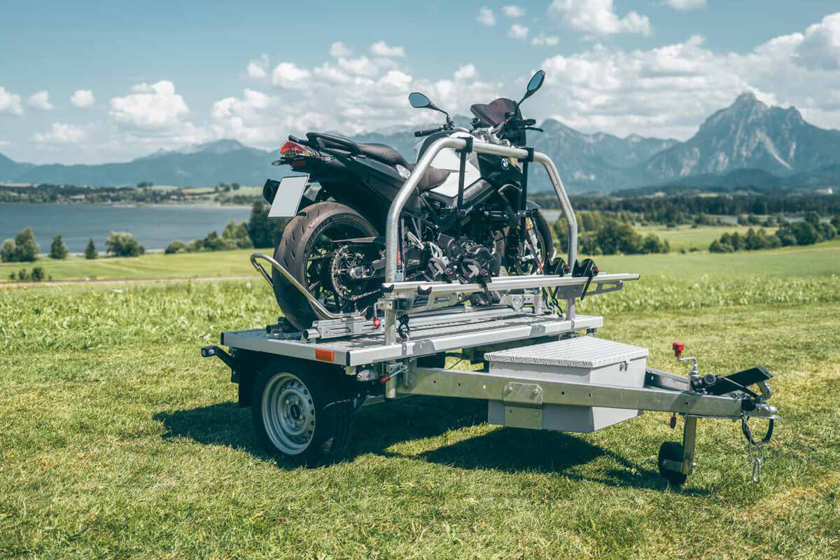 Wheely cross trailer loaded with a motorcycle