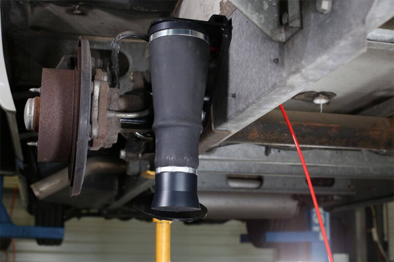 Installation of an auxiliary air suspension MCK AIR-DRIVE on a motorhome