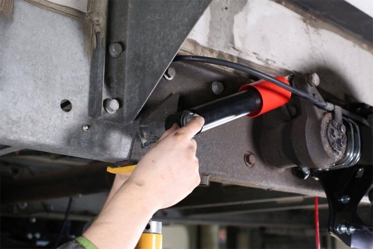 Installation of an auxiliary air suspension MCK AIR-DRIVE on a motorhome